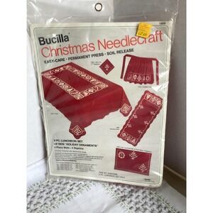 Vintage 1950s Bucilla Christmas Needlecraft kit #1909, placemats‎ and napkins
